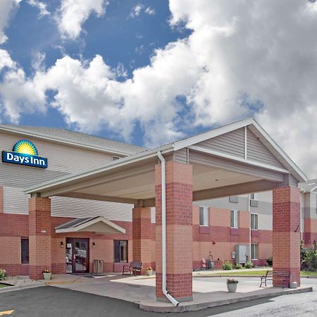 Days Inn By Wyndham Madison Ne/Windsor Exterior foto